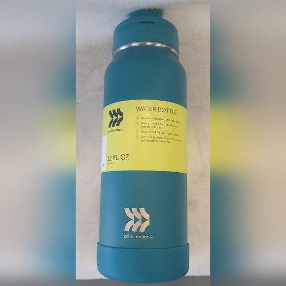 All in Motion 32oz Vacuum Insulated StainlessSteel Water Bottle - Picture 2 of 3